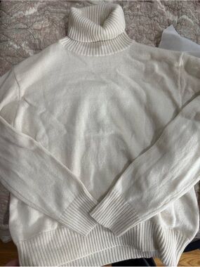 AYR cashmere Cream Turtleneck Sweater. Large. NWOT